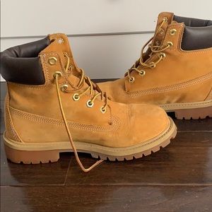 Used suede Timberlands boots size 6 women’s